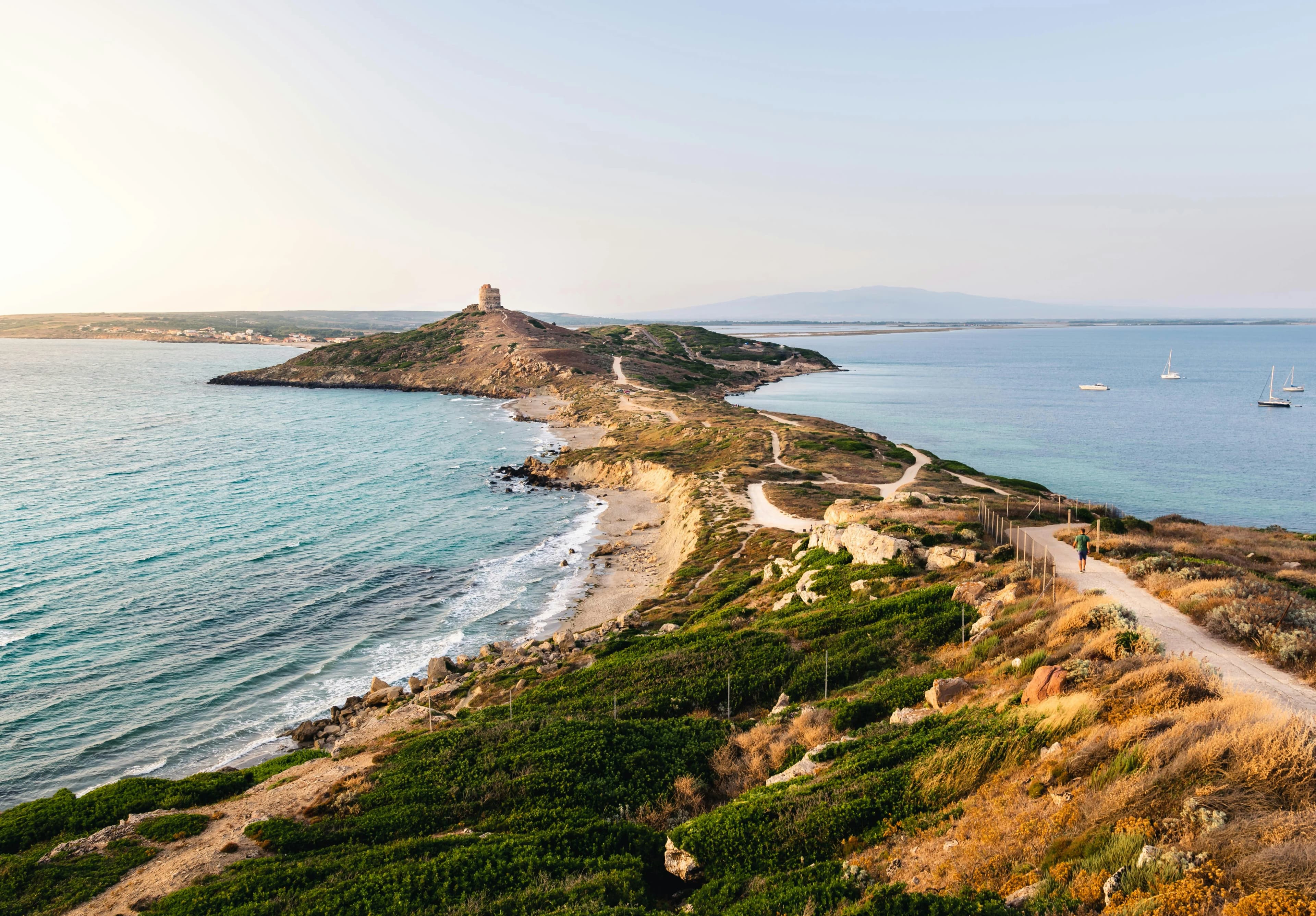 Le Guide Ultime des Plus Belles Suites de Luxe en Sardaigne | LaSuite.com